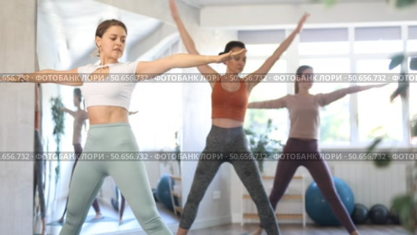 Girls standing perform complex greeting to moon Chandra namaskar. Стоковое видео, видеограф Яков Филимонов / Фотобанк Лори