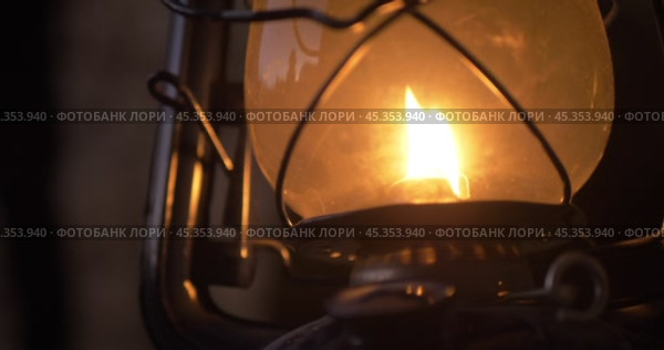 Glass kerosene lamp with a wick burning. Стоковое видео, видеограф Константин Скуридин / Фотобанк Лори