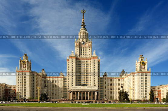Главное здание МГУ в летний день (2014 год). Стоковое фото, фотограф Денис Ларкин / Фотобанк Лори