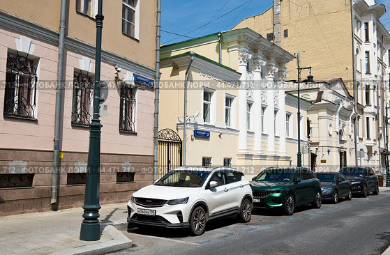 Главный дом городской усадьбы Е. П. Мочаловой - В. Г. Малича. Вспольный переулок, 21. Москва (2024 год). Редакционное фото, фотограф E. O. / Фотобанк Лори