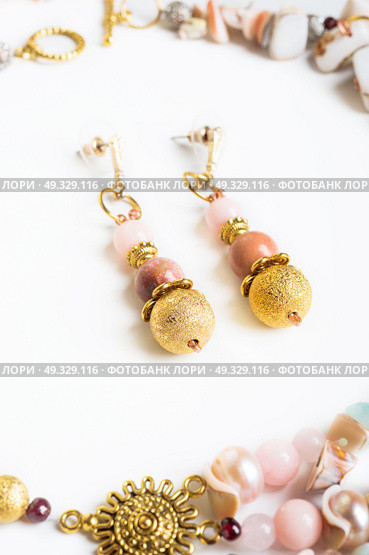 gold handmade earrings with pink semipreciouses. nephritis and variscite. Стоковое фото, агентство Ingram Publishing / Фотобанк Лори