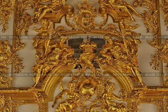 Gold stucco on the walls of the palace (2012 год). Редакционное фото, фотограф Анна Кривицкая / Фотобанк Лори