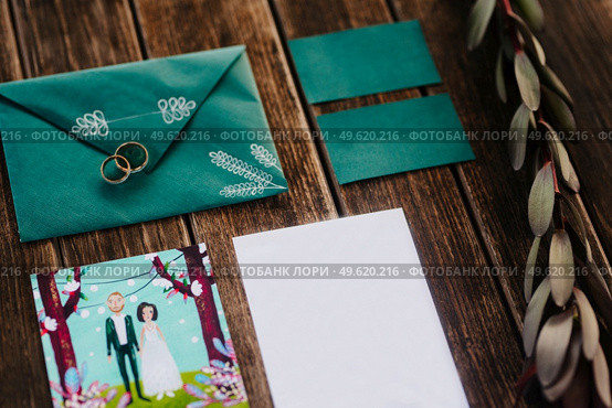 gold wedding rings as an attribute of a young couple’s wedding. Стоковое фото, агентство Ingram Publishing / Фотобанк Лори
