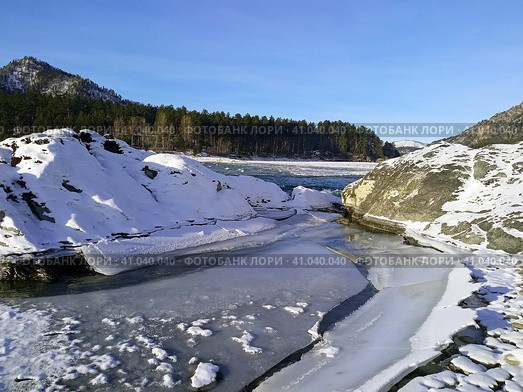 Горная алтайская река, скованная льдом. Стоковое фото, фотограф Анна Важеговских / Фотобанк Лори