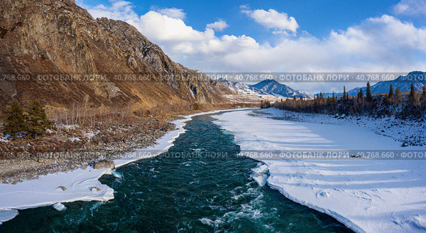 Горный Алтай зимой. Катунский хребет и река Катунь. Вид с воздуха. Altai mountains in winter. Katunsky Ridge and Katun River. Aerial view. Стоковое фото, фотограф Евгений Романов / Фотобанк Лори