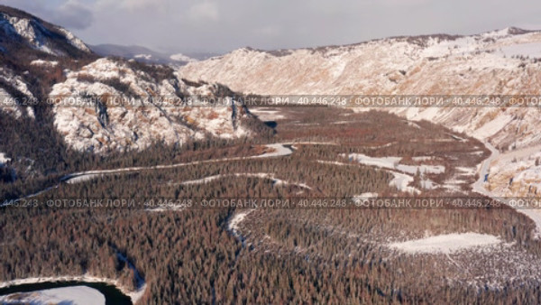 Горный Алтай зимой. Курайский хребет. Вид с воздуха. Altai mountains in winter. Kurai ridge. Aerial view. Стоковое видео, видеограф Евгений Романов / Фотобанк Лори