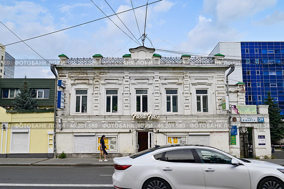 Город Екатеринбург, улица 8 Марта, дом 23 (Бывшее здание лавки мещанина Рязанова И.Д. (2024 год). Стоковое фото, фотограф Александр Тараканов / Фотобанк Лори
