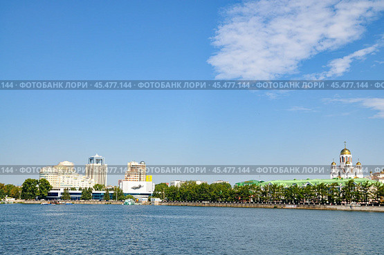 Город Екатеринбург. Вид с городского пруда на Храм-на-Крови (2016 год). Стоковое фото, фотограф Александр Тараканов / Фотобанк Лори