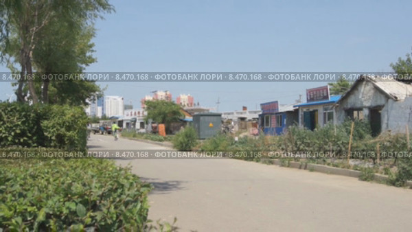 Город Хэйхэ (Китай). Велосипедная дорожка на окраине (2015 год). Редакционное видео, видеограф Konstantin Kartashov / Фотобанк Лори