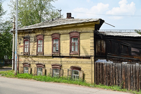 Город Иркутск. Дом-комплекс Дашевского 1890 год. Улица Киевская, дом 35 (2024 год). Стоковое фото, фотограф Александр Тараканов / Фотобанк Лори