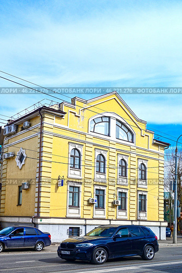 Город Казань. Здание на улице Габдуллы Тукая, дом 79. Медицинский центр «Клиника Ютастом» (2024 год). Редакционное фото, фотограф Александр Тараканов / Фотобанк Лори