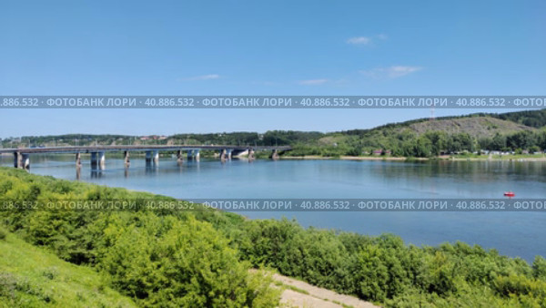 Город Кемерово. Вид на набережную реки Томи, Кузнецкий мост (2023 год). Стоковое видео, видеограф Цибаев Алексей / Фотобанк Лори