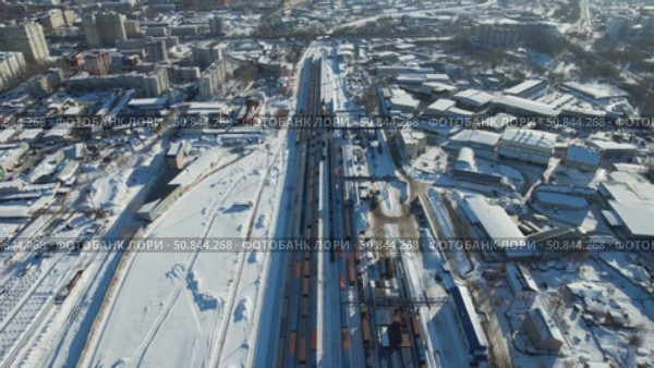 Город Киров - станция Киров-Котласский зимой (аэросъемка 2021 года) (2022 год). Стоковое видео, видеограф Владислав Самошкин / Фотобанк Лори
