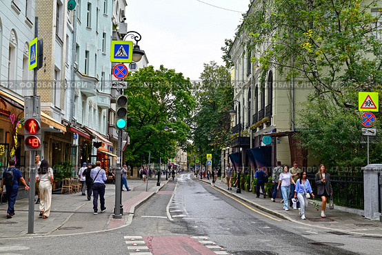 Город Москва, улица Малая Бронная (бывший доходный дом Смирновского) (2024 год). Редакционное фото, фотограф Александр Тараканов / Фотобанк Лори