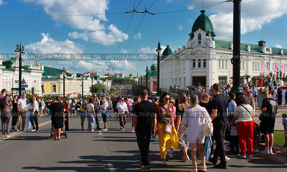 Город Омск, Любинский проспект, день города. Редакционное фото, фотограф Виктор Топорков / Фотобанк Лори