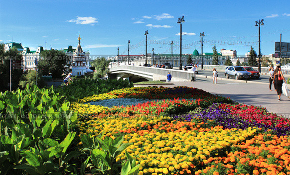 Город Омск, вид на Юбилейный мост (2022 год). Редакционное фото, фотограф Виктор Топорков / Фотобанк Лори