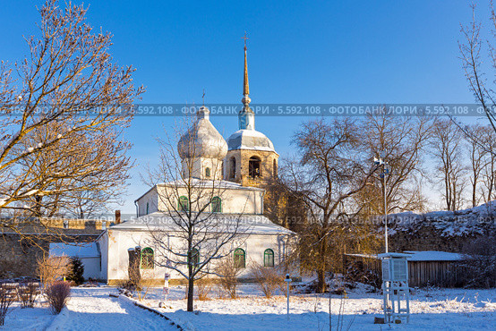 Город Порхов. Порховская крепость. Никольская церковь (2014 год). Редакционное фото, фотограф Сергей Лаврентьев / Фотобанк Лори