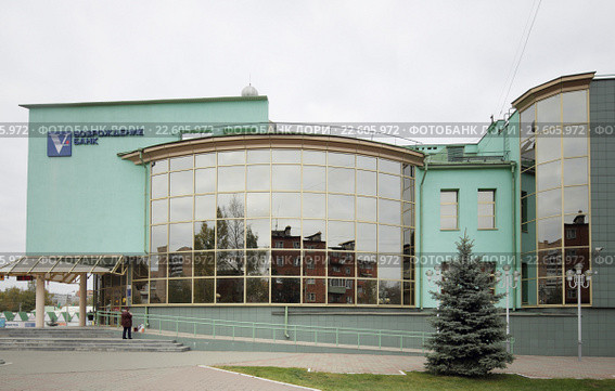 Город Ступино, банк Возрождение на улице Андропова (2015 год). Редакционное фото, фотограф Дмитрий Неумоин / Фотобанк Лори