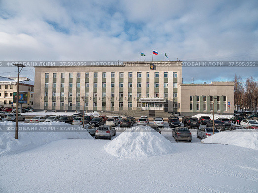 Город Сургут зимой. Здание администрации Сургутского района. Surgut city in winter. Surgut District Administration Building. (2022 год). Стоковое фото, фотограф Евгений Романов / Фотобанк Лори