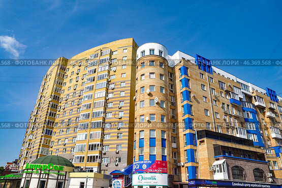 Город Тюмень. Улица Осипенко, дом 73 (2015 год). Редакционное фото, фотограф Александр Тараканов / Фотобанк Лори