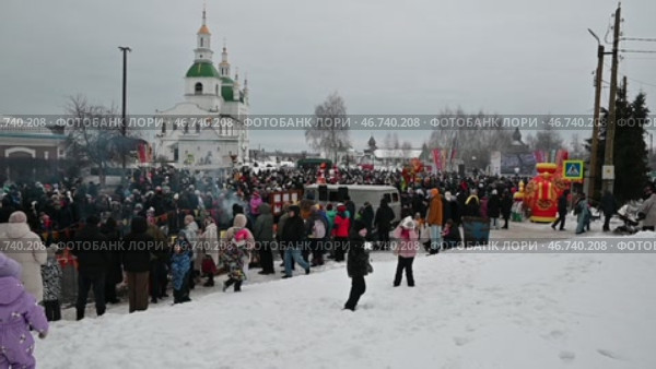 Город Ялуторовск. Празднование Масленицы на Сретенской площади. Редакционное видео, видеограф Александр Тараканов / Фотобанк Лори