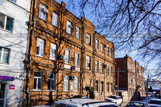 Городской пейзаж. Старинное здание по ул. Цюрупы. Воронеж (2024 год). Редакционное фото, фотограф Владимир Шибаев / Фотобанк Лори