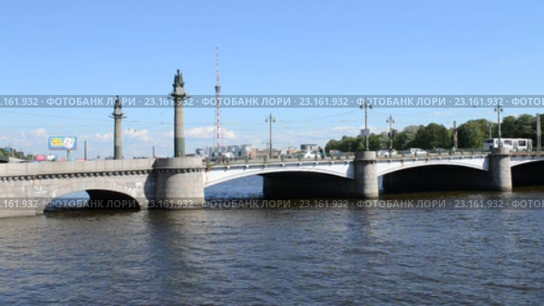 Городской транспорт на Ушаковском мосту через Большую Невку. Санкт-Петербург (2016 год). Редакционное видео, видеограф Румянцева Наталия / Фотобанк Лори