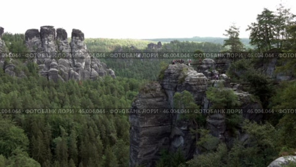 Горы Саксонской  Швейцарии. Вид с моста Бастай. Германия. Лето. Mountains of Saxon Switzerland. View from the Bastei Bridge. Germany. Summer. Редакционное видео, видеограф Горшков Александр / Фотобанк Лори