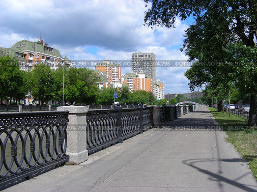 Госпитальная набережная. Басманный район. Город Москва (2011 год). Редакционное фото, фотограф lana1501 / Фотобанк Лори
