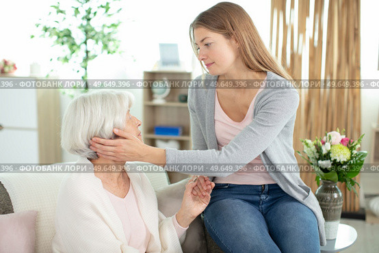 granddaughter tenderly comforting her grandmother. Стоковое фото, агентство Ingram Publishing / Фотобанк Лори