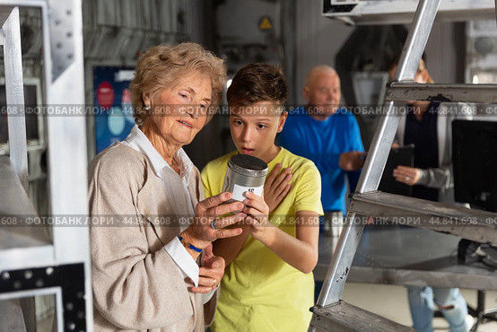 Grandson and his grandmother solve another secret in quest room. Стоковое фото, фотограф Яков Филимонов / Фотобанк Лори