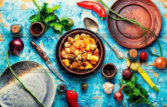 Gravy with meat,mushrooms,zucchini and potatoes.Stew meat in stewpan. Ragout with meat and vegetables. Стоковое фото, агентство Ingram Publishing / Фотобанк Лори