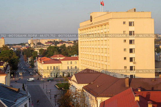 Гродненский областной Совет депутатов, улица Ожешки 3 (2024 год). Стоковое фото, фотограф Yuriy  Barbaruk / Фотобанк Лори