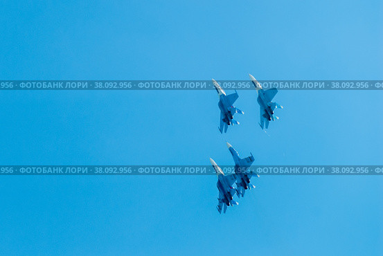Group flight of russian pilotage team on SU-27 (2008 год). Редакционное фото, фотограф Сергей Буторин / Фотобанк Лори