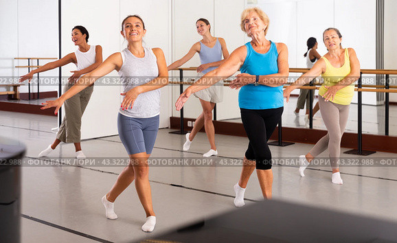 Group of active women practicing energetic dance in a studio. Стоковое фото, фотограф Яков Филимонов / Фотобанк Лори