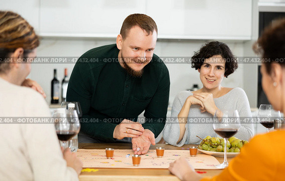 Group of friends is playing board game. Стоковое фото, фотограф Яков Филимонов / Фотобанк Лори