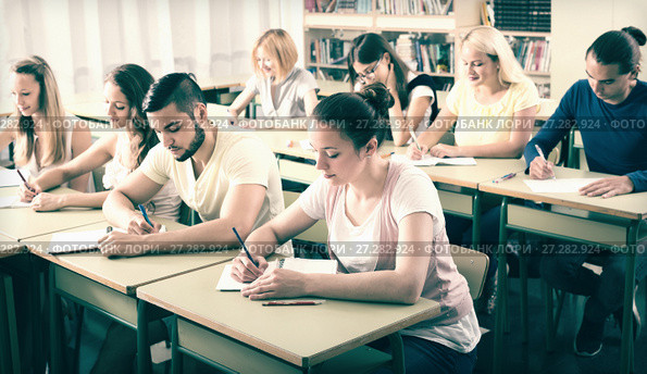Group of students in classroom. Стоковое фото, фотограф Яков Филимонов / Фотобанк Лори