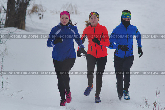 Group of young athletes running technically in winter forest. Стоковое фото, фотограф Константин Шишкин / Фотобанк Лори