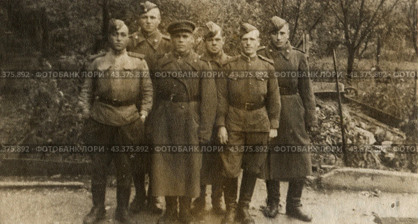Групповой фотопортрет военнослужащих. Начало Великой отечественной войны. Стоковое фото, фотограф Retro / Фотобанк Лори