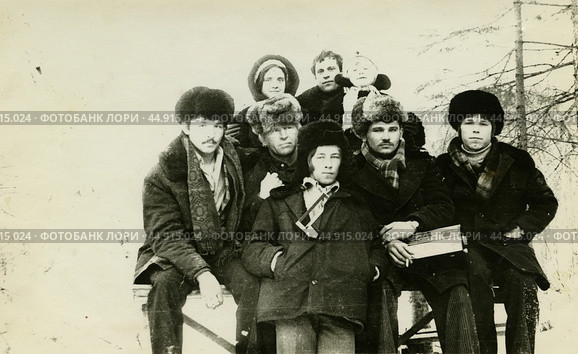 Групповой портрет на природе 1970-х годов. Стоковое фото, фотограф Retro / Фотобанк Лори