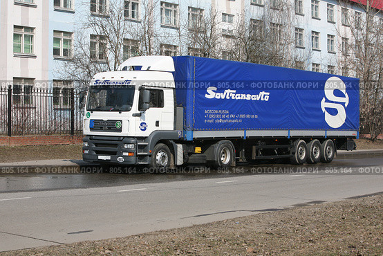 Грузовик компании "Совтрансавто" (2009 год). Редакционное фото, фотограф Игорь Веснинов / Фотобанк Лори