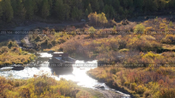 Грузовик пересекает реку Куркурек на Алтае / Very old russian truck crossing river Kurkurek on Altai mountain plateau Eshtykel. Стоковое видео, видеограф Сергей Пристяжнюк (Serg Zastavkin) / Фотобанк Лори