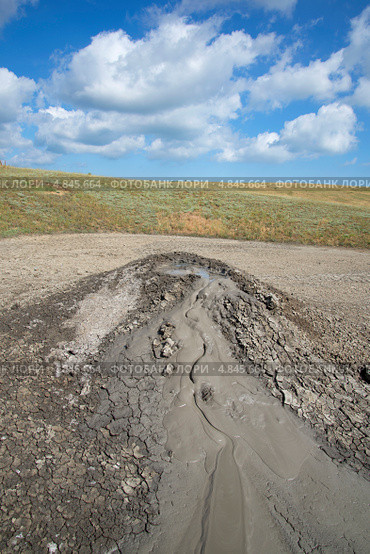 Грязевой вулкан в Крыму (2013 год). Стоковое фото, фотограф Виктор Карасев / Фотобанк Лори