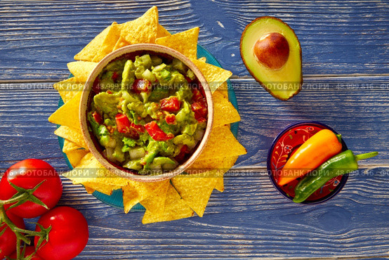 Guacamole with avocado tomatoes and nachos mexican food. Стоковое фото, агентство Ingram Publishing / Фотобанк Лори