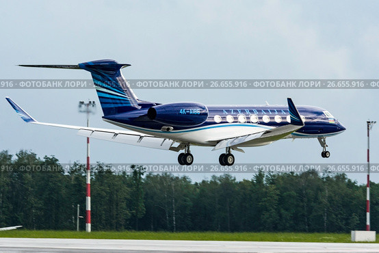 Gulfstream Aerospace G-VI Gulfstream G650 (бортовой 4K-AI88) авиакомпании Azerbaijan Airlines на посадке во Внукове (2017 год). Редакционное фото, фотограф Alexei Tavix / Фотобанк Лори