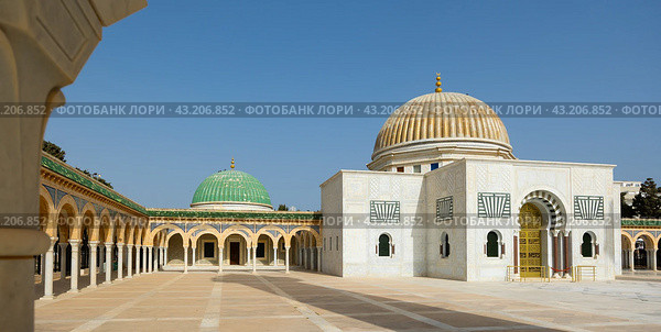 Habib Bourguiba Mausoleum in Monastir with large courtyard, Tunisia. Стоковое фото, фотограф Яков Филимонов / Фотобанк Лори
