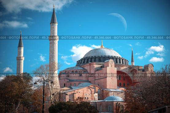 Hagia Sophia (Ayasofya) museum  view from the Sultan Ahmet Park in Istanbul, Turkey. Стоковое фото, агентство Ingram Publishing / Фотобанк Лори