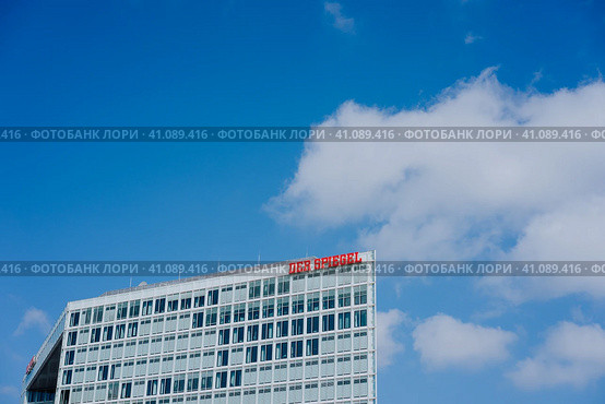 Hamburg Germany - May 11, 2018: Der Spiegel, German Magazine, Headquarter Ericusspitze, SPIEGEL-Verlag Rudolf Augstein GmbH. Редакционное фото, фотограф Igor Tichonow / Фотобанк Лори