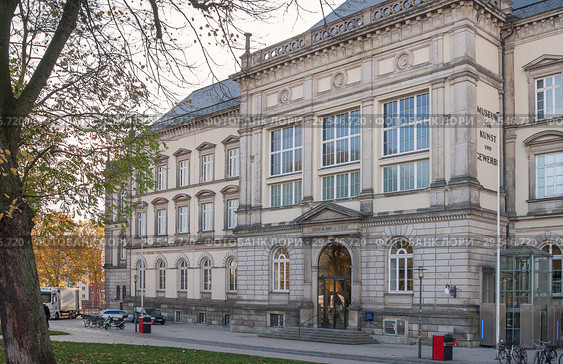 Hamburg, Germany. Museum fur Kunst und Gewerbe (Building of Museum of Arts and Crafts) (2018 год). Редакционное фото, фотограф Наталья Николаева / Фотобанк Лори