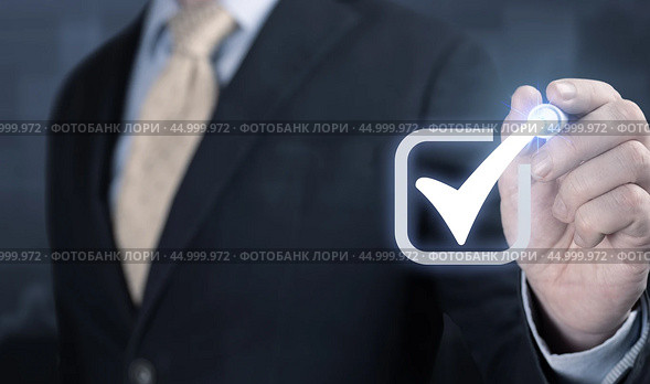 Hand holds green icon Check mark,Check Mark Sign, Tick Icon,right sign,circle green checkmark button,Done.On dark background.Banner.Copy space. Place for text. Стоковое фото, фотограф Павел Муравьев / Фотобанк Лори